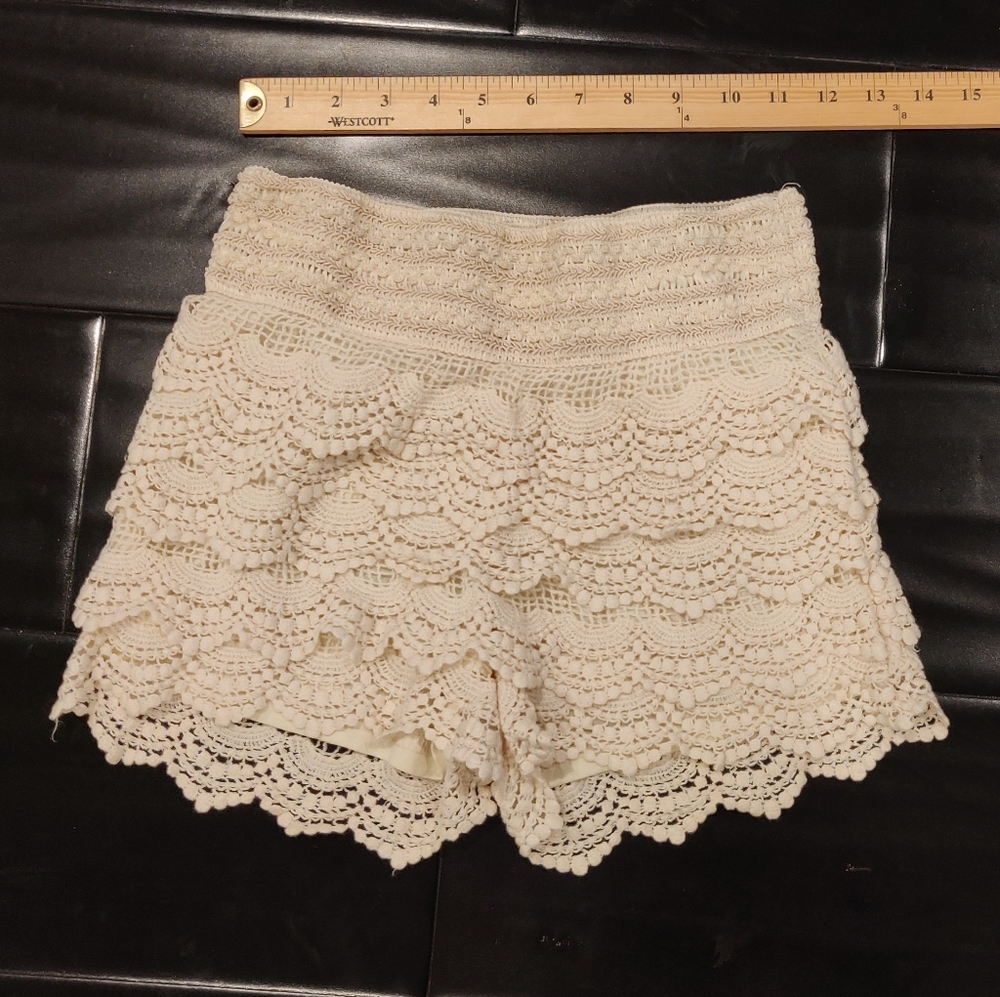COPY - Crochet lace shorts beige